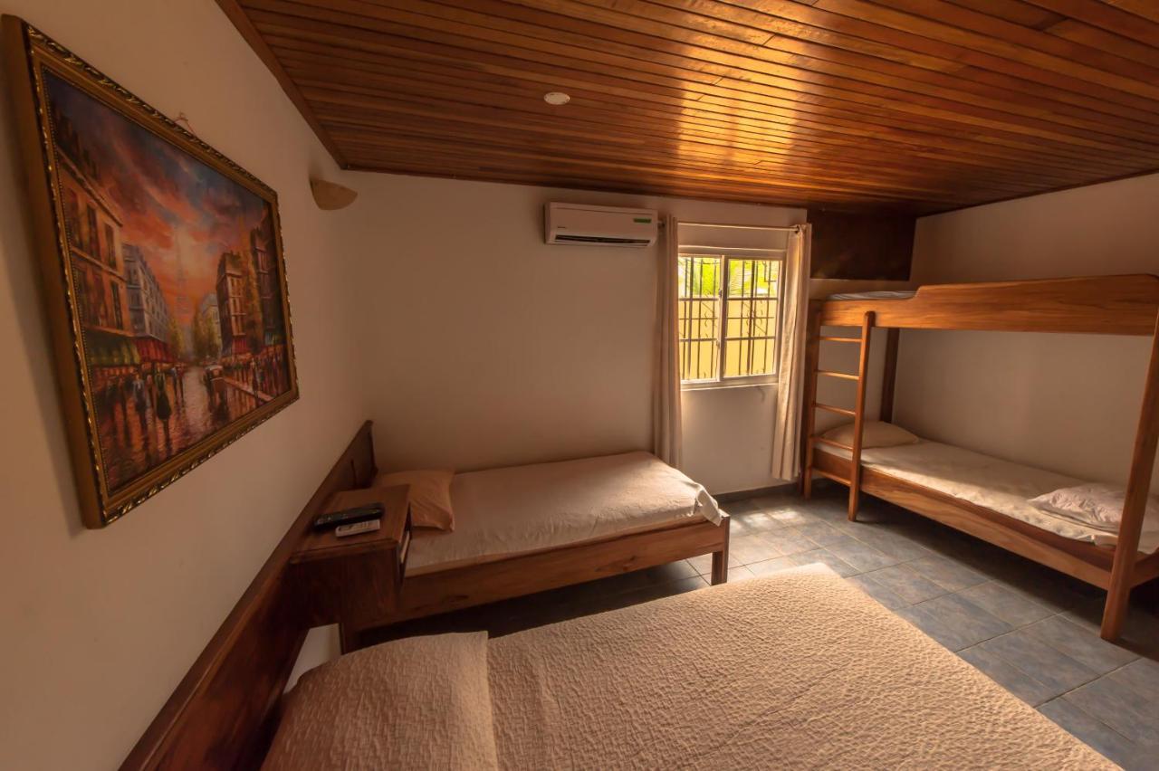 Hotel Posada Los Delfines Bocas del Toro Extérieur photo