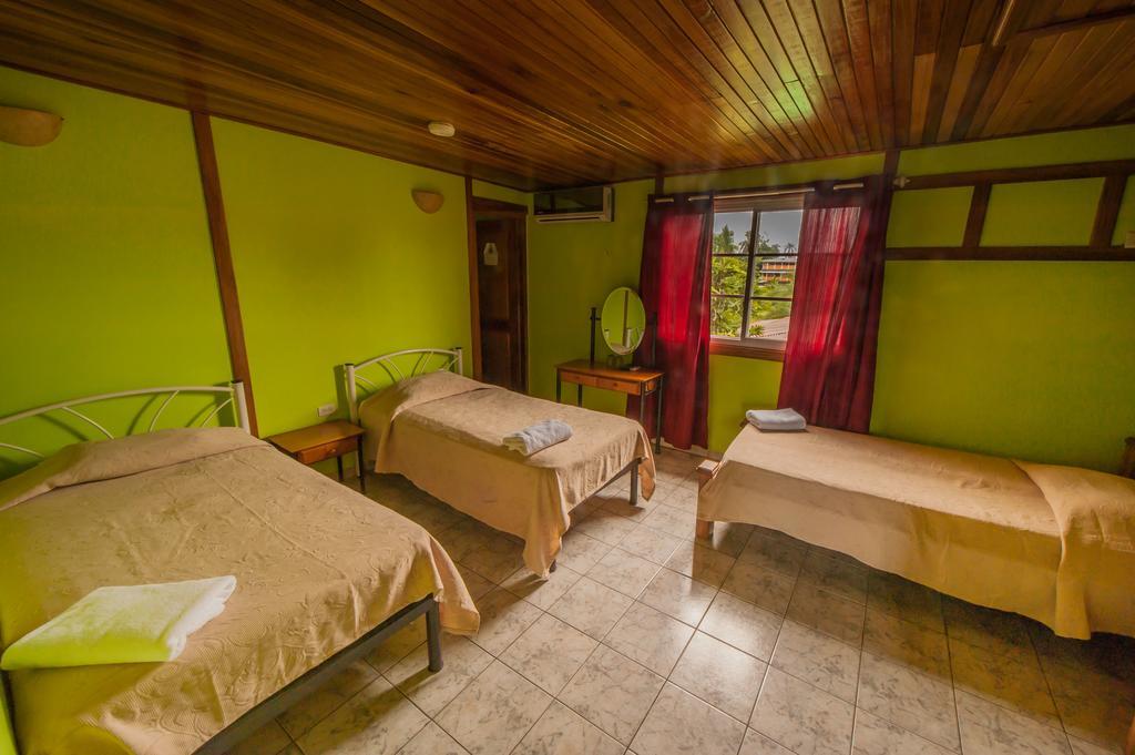 Hotel Posada Los Delfines Bocas del Toro Extérieur photo