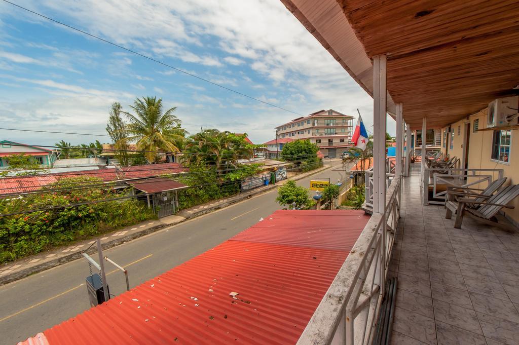 Hotel Posada Los Delfines Bocas del Toro Extérieur photo