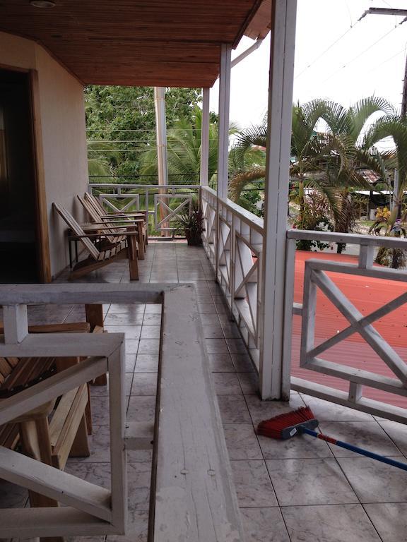 Hotel Posada Los Delfines Bocas del Toro Chambre photo