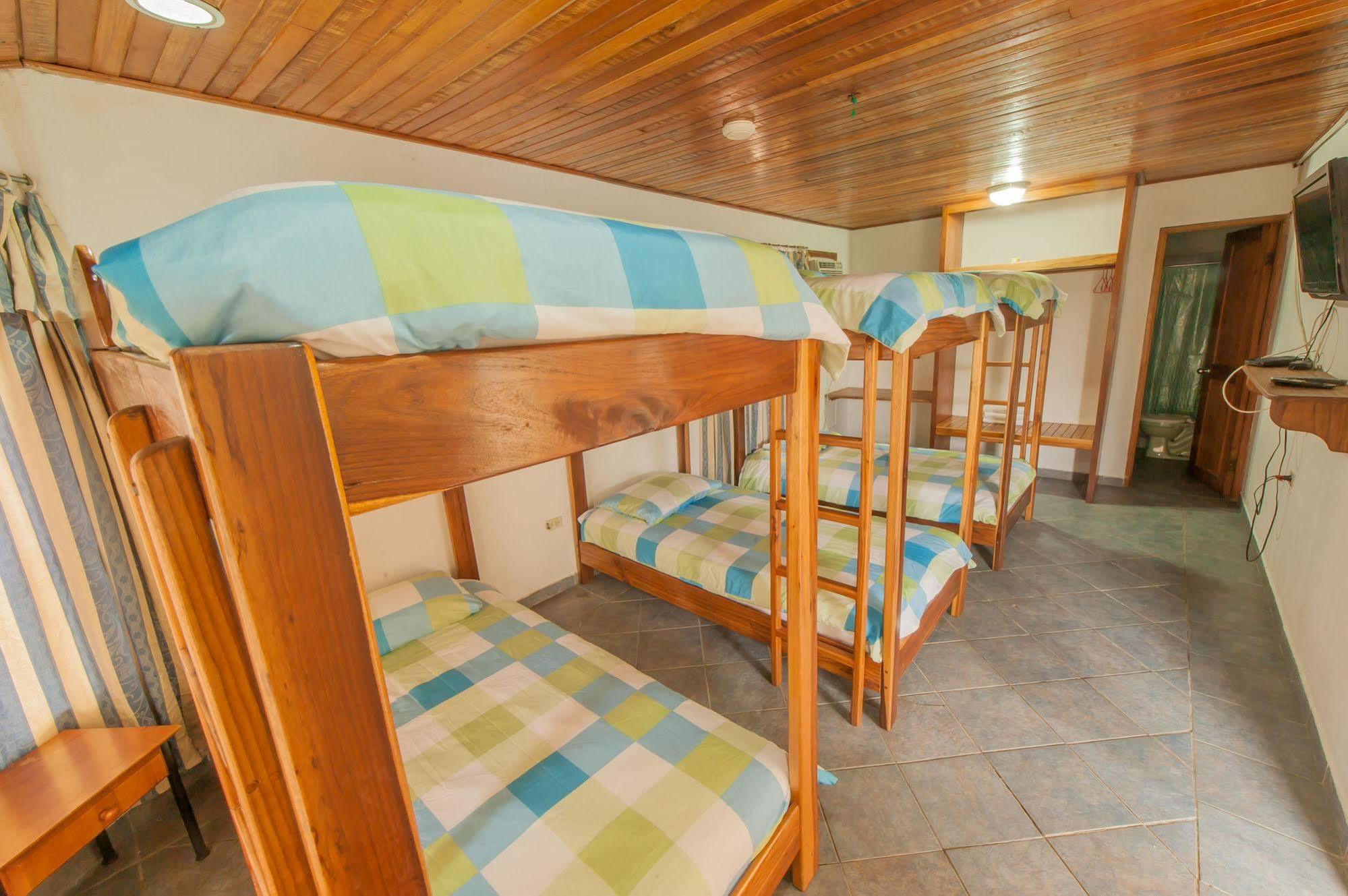 Hotel Posada Los Delfines Bocas del Toro Extérieur photo